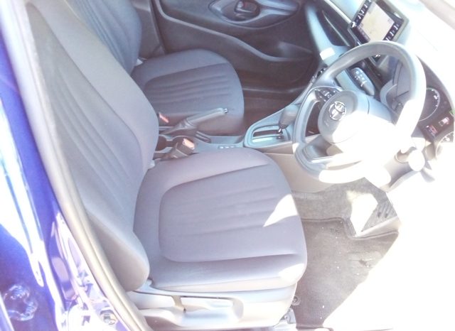 
								Toyota Yaris HYBRID X full									