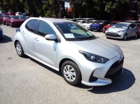 Toyota Yaris HYBRID X