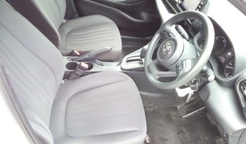 
									Toyota Yaris HYBRID X full								