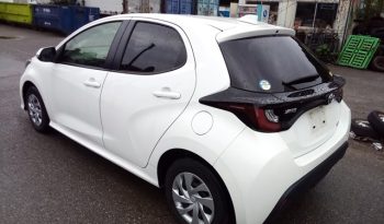 
									Toyota Yaris HYBRID X full								