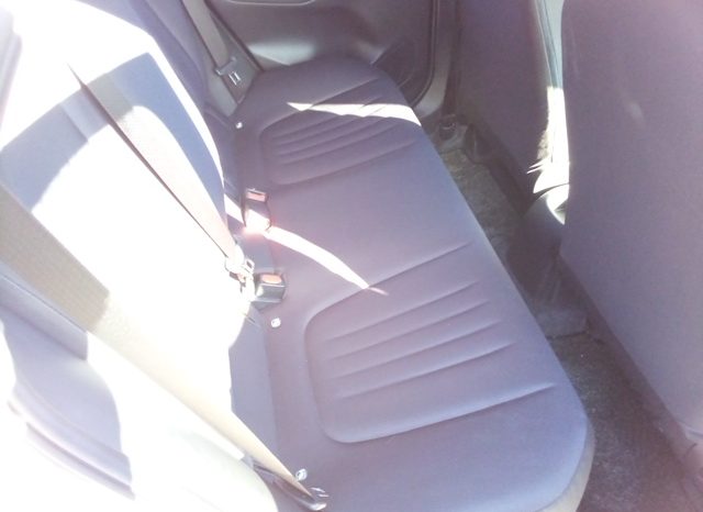 
								Toyota Yaris HYBRID X full									