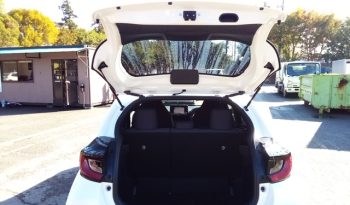 
									Toyota Yaris HYBRID X full								