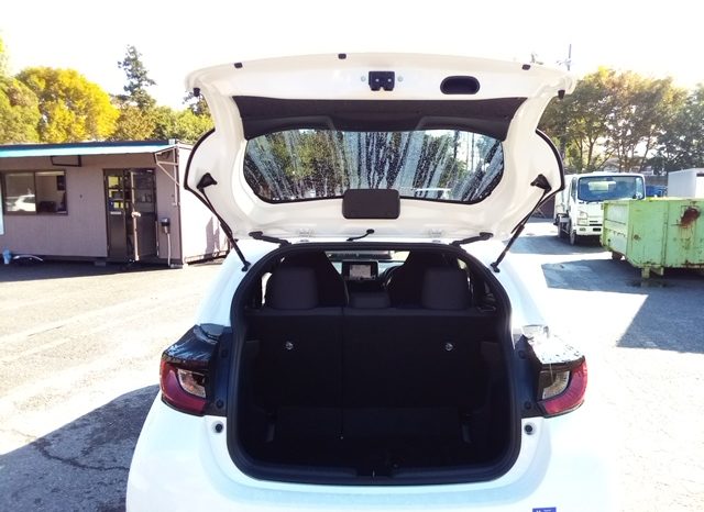 
								Toyota Yaris HYBRID X full									