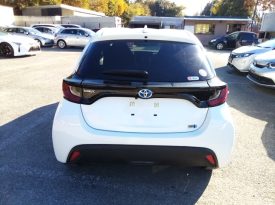 Toyota Yaris HYBRID X
