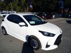 Toyota Yaris HYBRID X