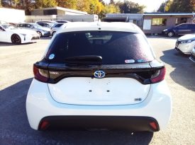 Toyota Yaris HYBRID X