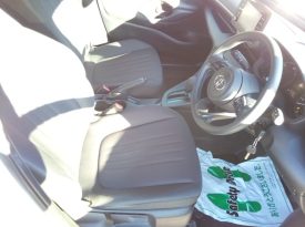 Toyota Yaris HYBRID X