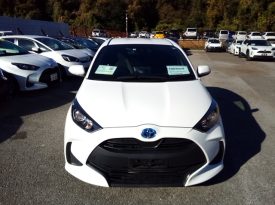 Toyota Yaris HYBRID X