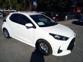 Toyota Yaris HYBRID X