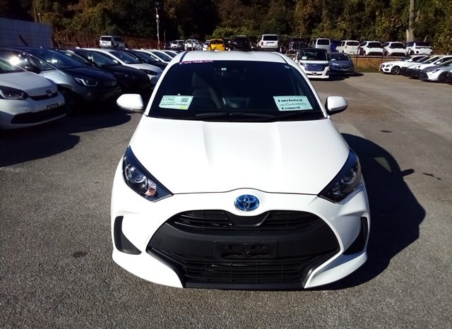
								Toyota Yaris HYBRID X full									