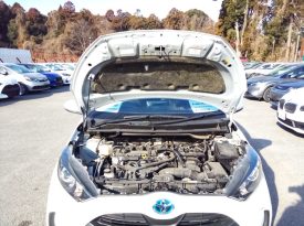 Toyota Yaris HYBRID X