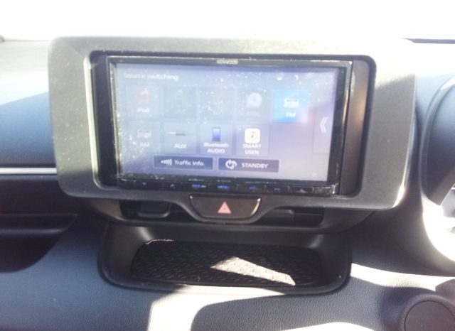 Toyota Yaris HYBRID X