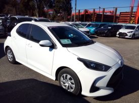 Toyota Yaris HYBRID X