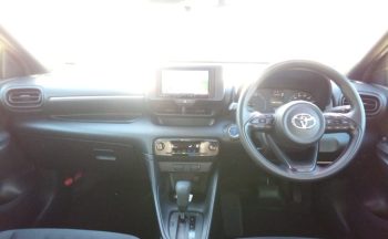 Toyota Yaris HYBRID X