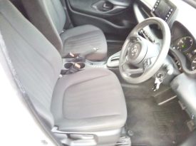 Toyota Yaris HYBRID X