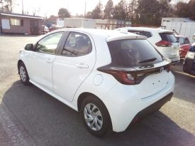 Toyota Yaris HYBRID X