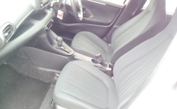 Toyota Yaris HYBRID X