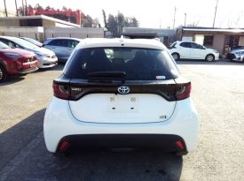 Toyota Yaris HYBRID X