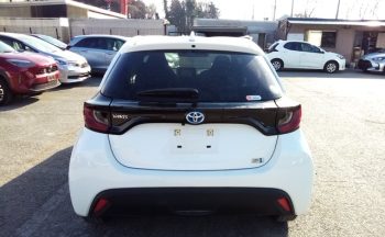 Toyota Yaris HYBRID X