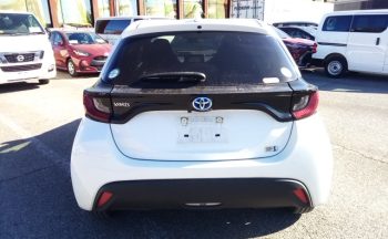 Toyota Yaris HYBRID X
