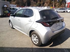 Toyota Yaris HYBRID X