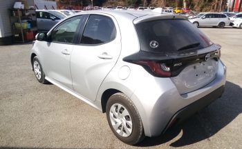 Toyota Yaris HYBRID X