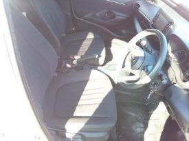 Toyota Yaris HYBRID X