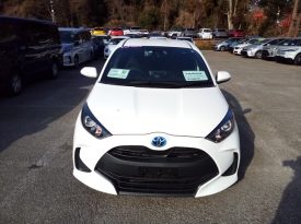 Toyota Yaris HYBRID X