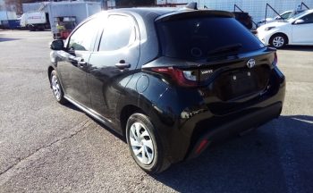 Toyota Yaris HYBRID X