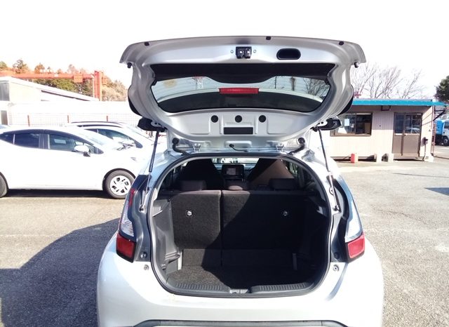 
								Toyota Aqua X full									