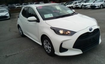Toyota Yaris HYBRID X