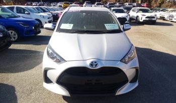 
									Toyota Yaris HYBRID X full								