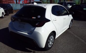 Toyota Yaris HYBRID X