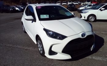 Toyota Yaris HYBRID X