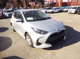 Toyota Yaris HYBRID X