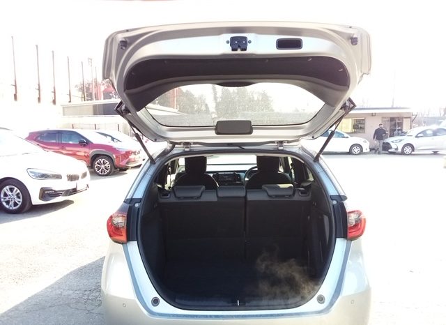 
								Honda Fit e:HEV BASIC full									