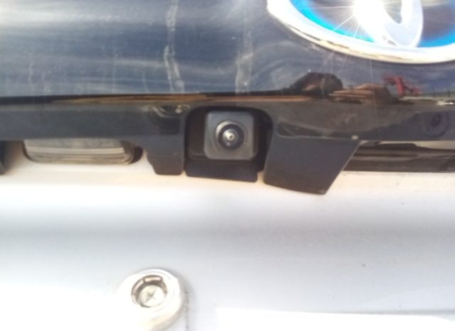 Toyota Yaris HYBRID X