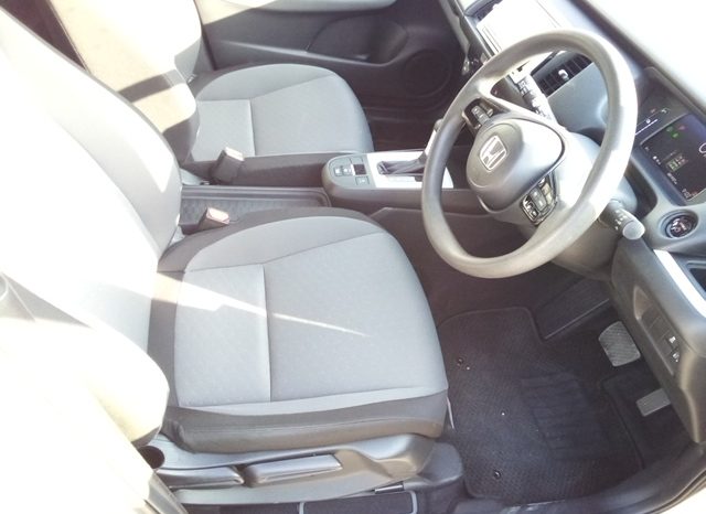 
								Honda Fit e:HEV BASIC full									