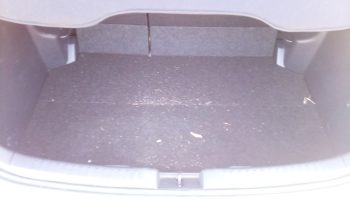
									Toyota Yaris HYBRID X full								