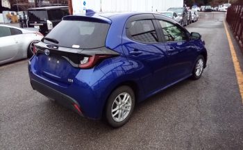 Toyota Yaris HYBRID X
