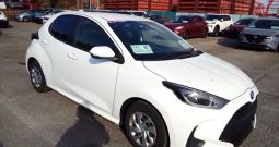 Toyota Yaris HYBRID X