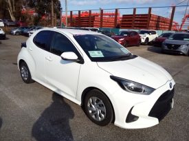 Toyota Yaris HYBRID X
