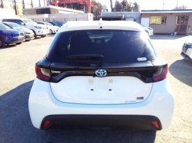 Toyota Yaris HYBRID X