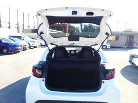 Toyota Yaris HYBRID X