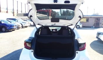 
									Toyota Yaris HYBRID X full								