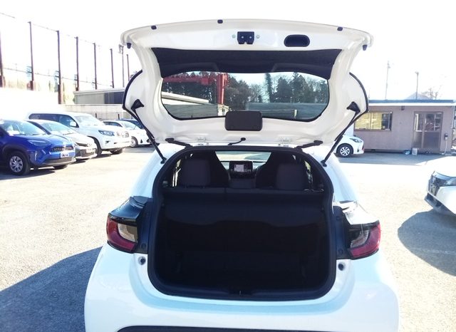 Toyota Yaris HYBRID X