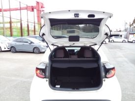 Toyota Yaris HYBRID X