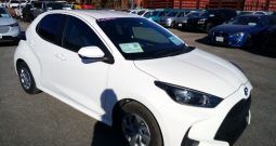 Toyota Yaris HYBRID X