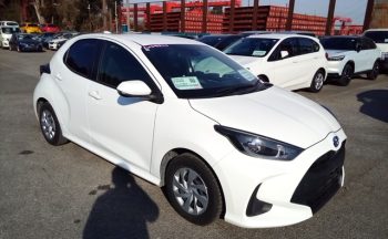Toyota Yaris HYBRID X
