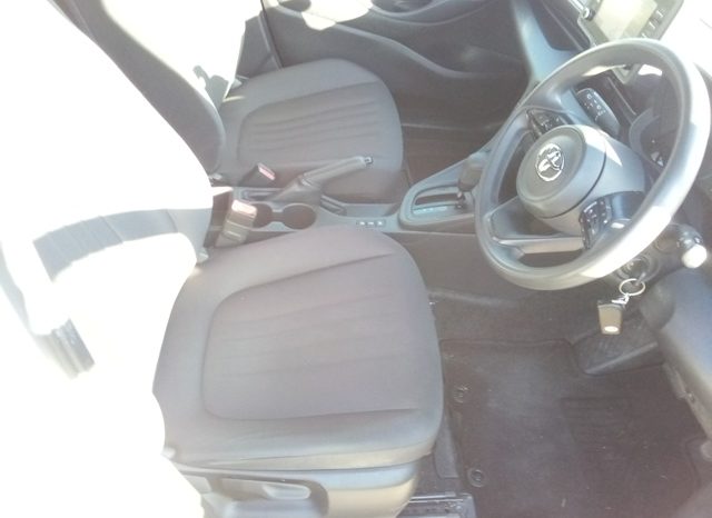 
								Toyota Yaris HYBRID X full									